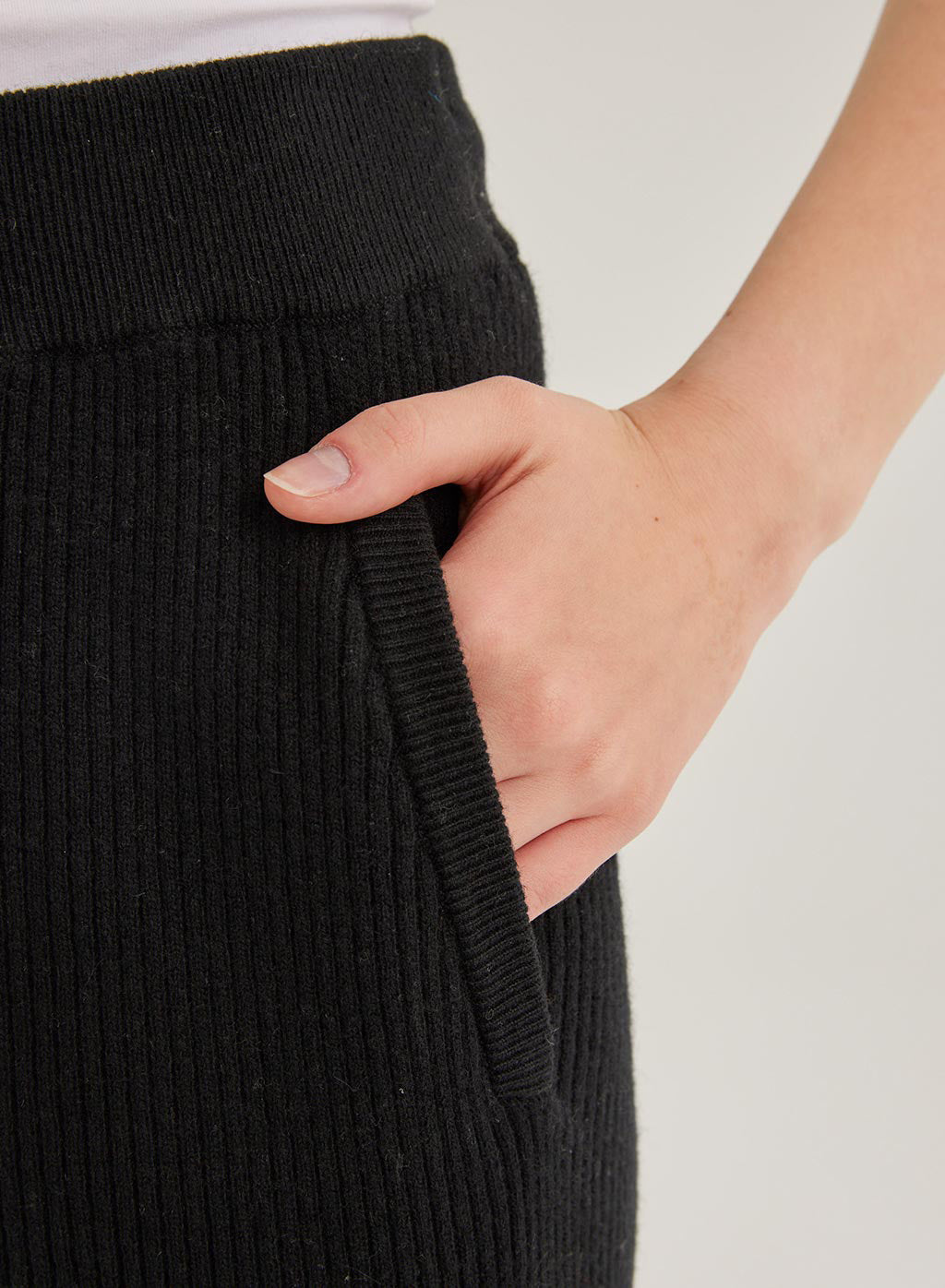 Casual-chic Ribbed Cashmere Joggers