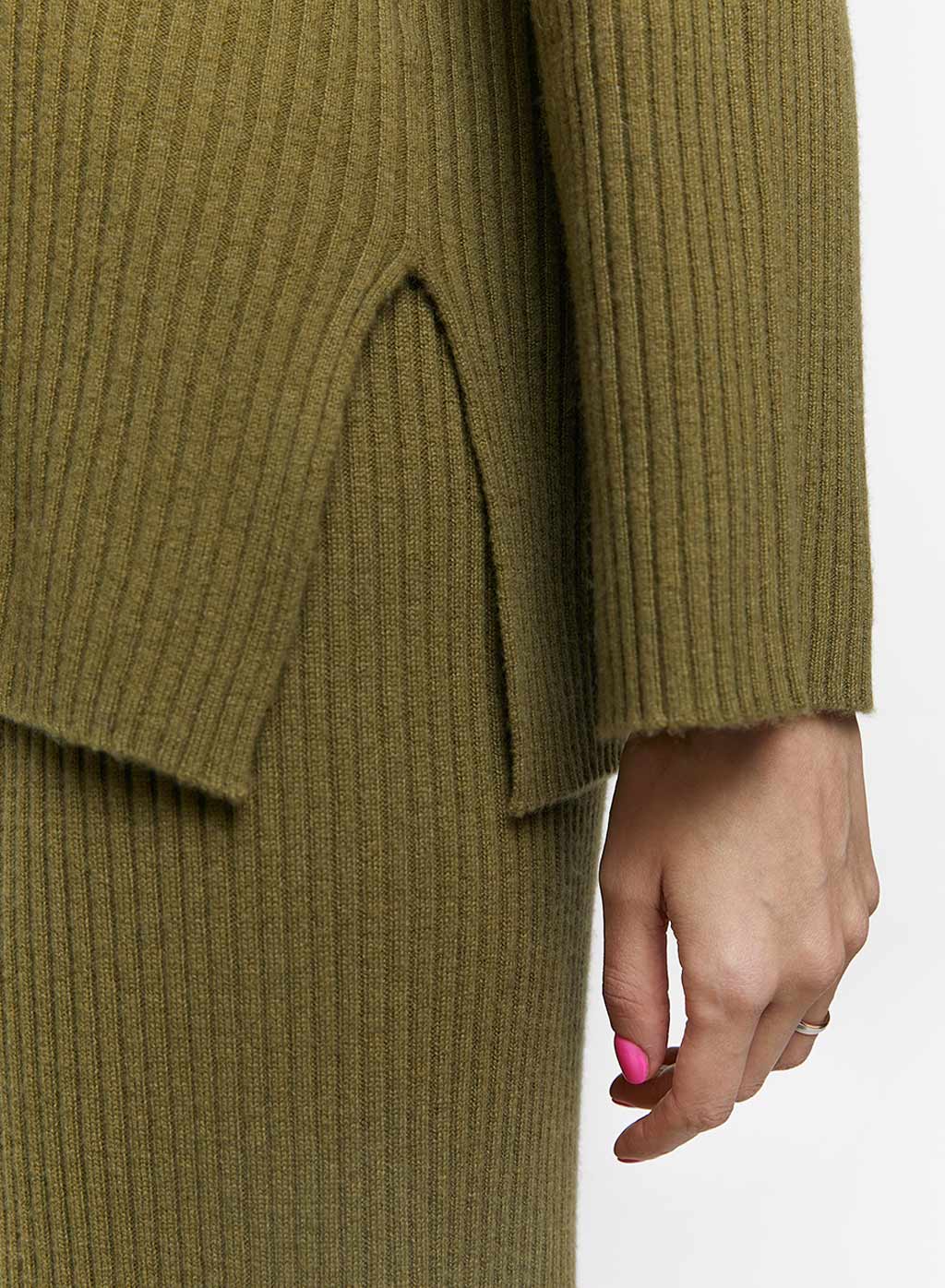 Soft Bottom Slit Cashmere Sweater